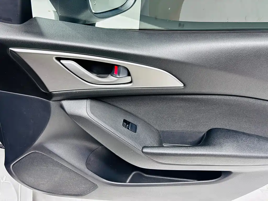 Mazda 3 Axela 2019 — фото 16