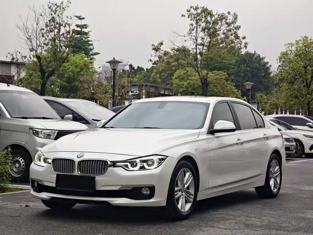 BMW 3 Series 2017 — фото 1