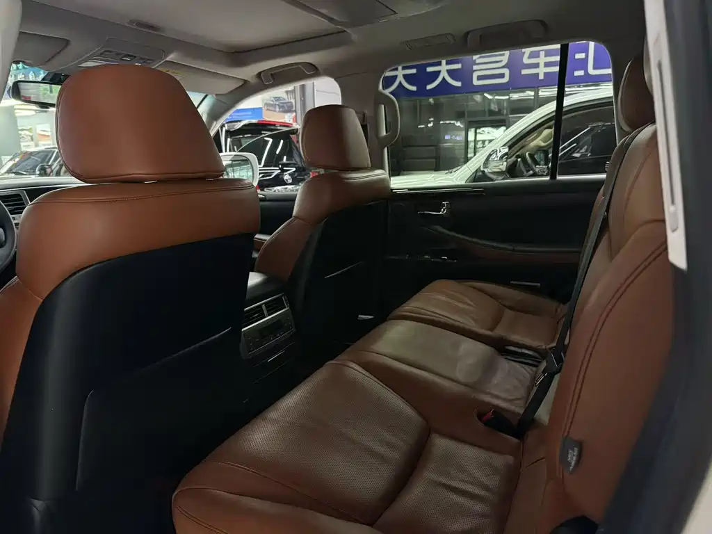Lexus LX 2012