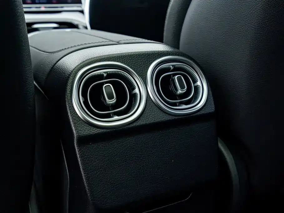 Mercedes-Benz C-Class 2023 — фото 15