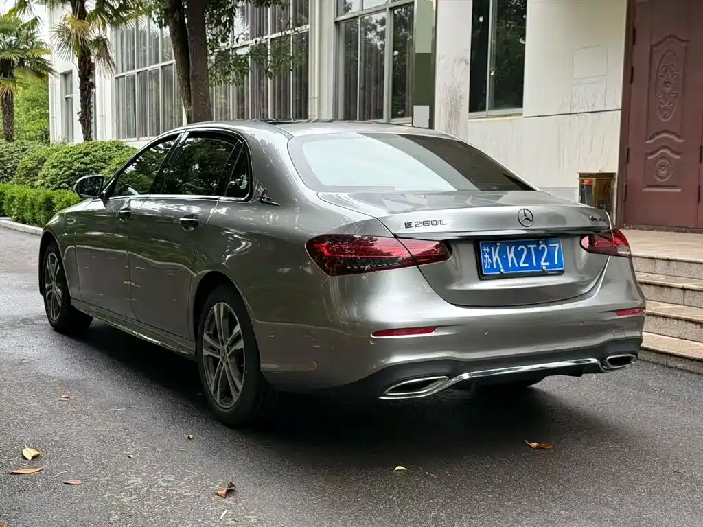 Mercedes-Benz E-Class 2022 — фото 9
