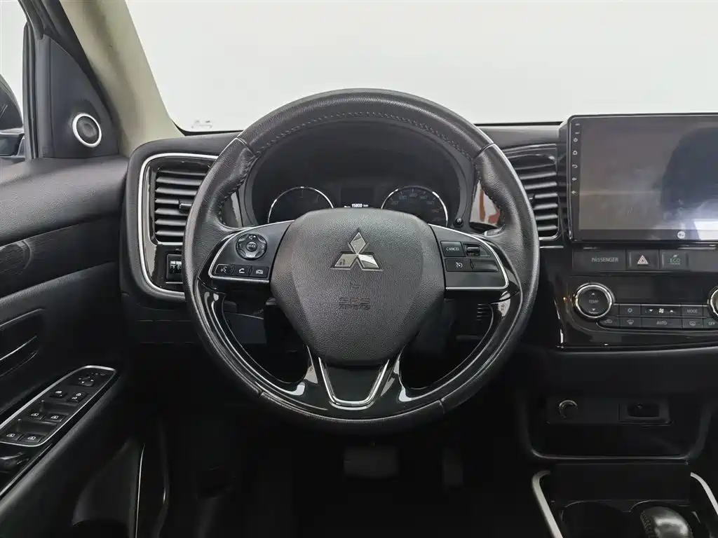 Mitsubishi Outlander 2019 — фото 11