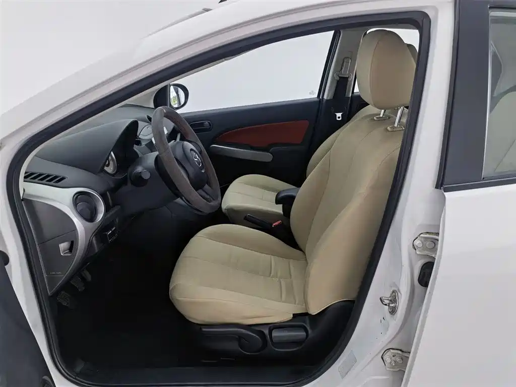 Mazda 2 2015 — фото 10
