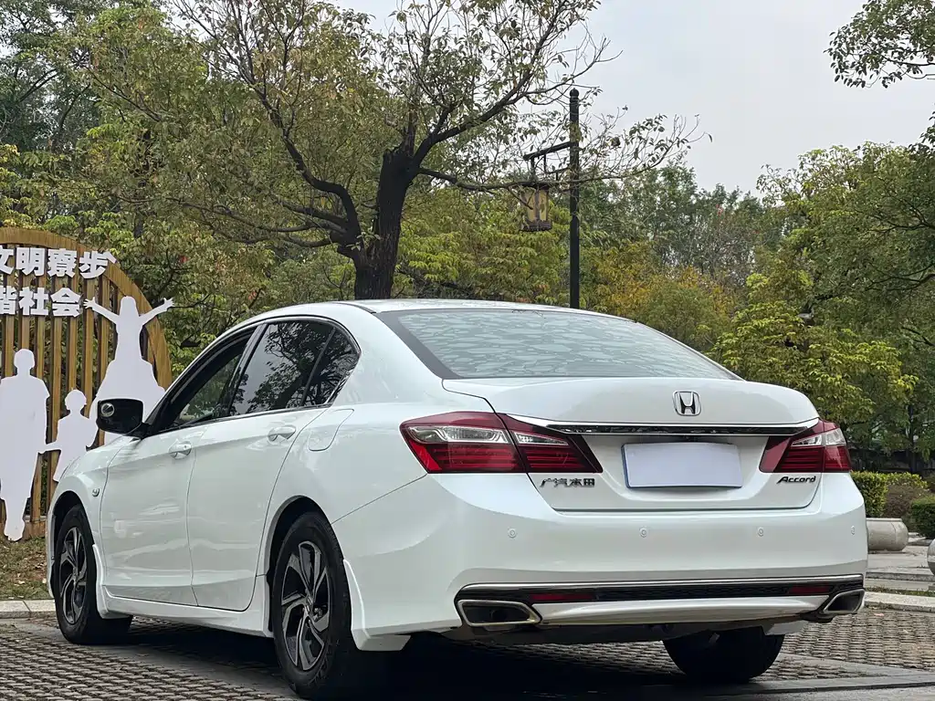 Honda Accord 2017 — фото 10