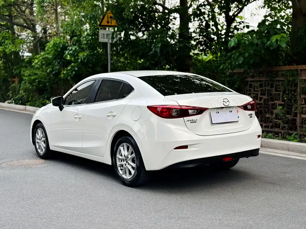 Mazda 3 Axela 2018 — фото 4