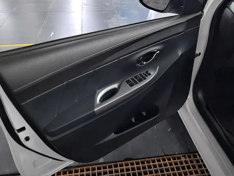 Toyota Yaris L 2016