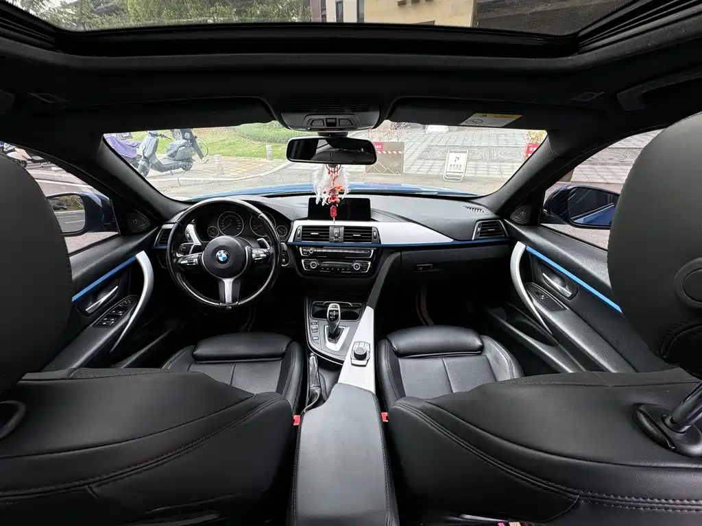 BMW 3 Series 2018 — фото 9