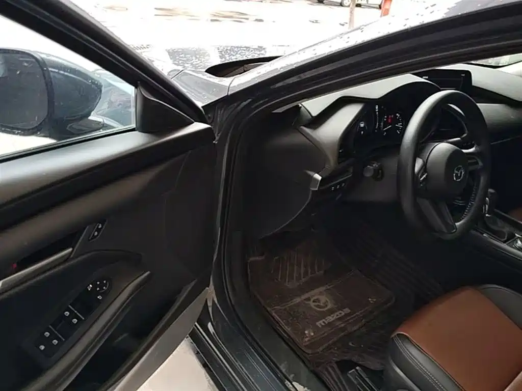 Mazda 3 Axela 2023 — фото 16