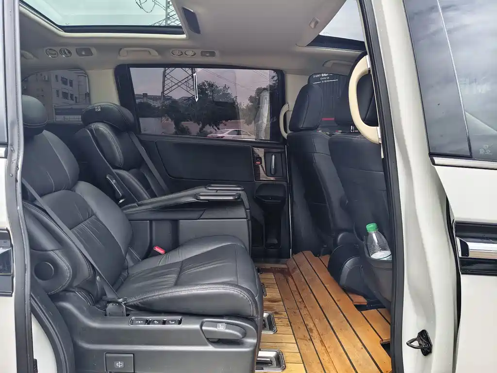 Honda Elysion 2017 — фото 10