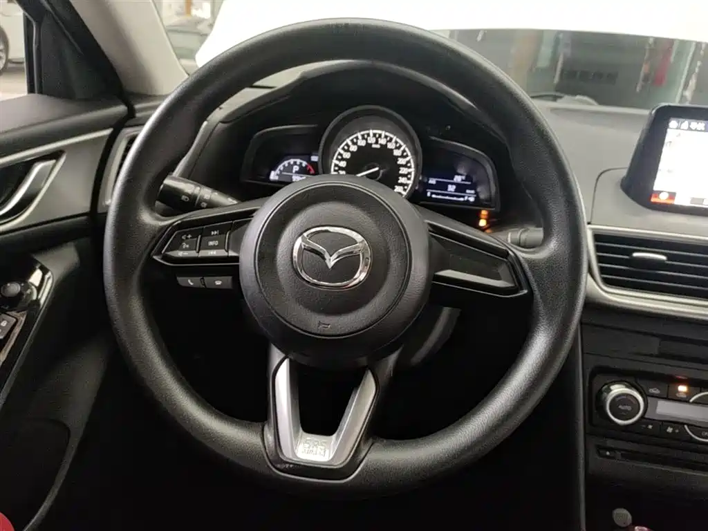 Mazda 3 Axela 2017 — фото 11
