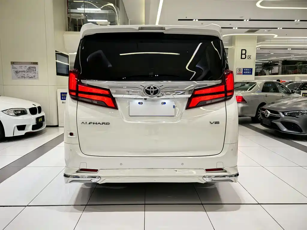 Toyota Alphard 2019 — фото 10