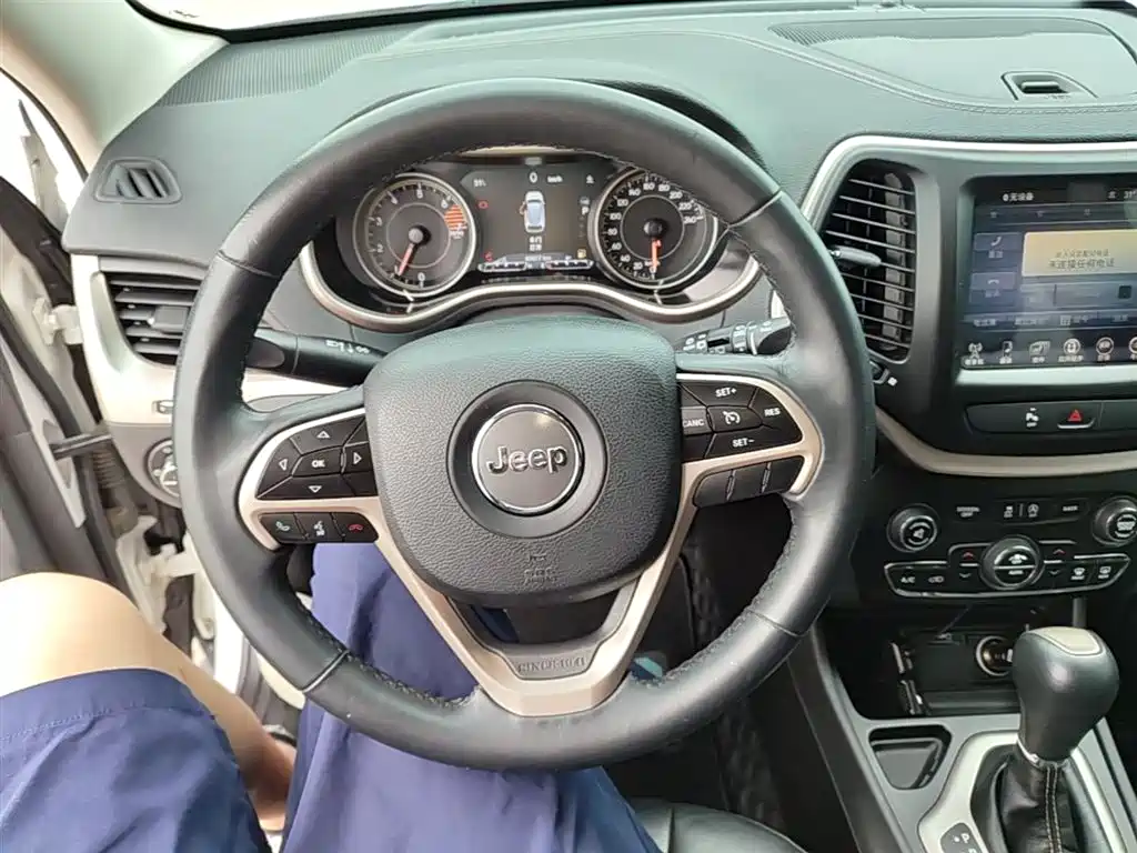 Jeep Cherokee 2018 — фото 11