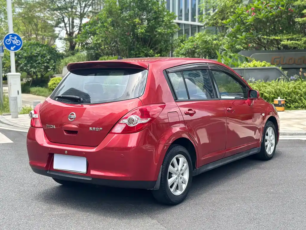 Nissan Tiida 2010 — фото 10