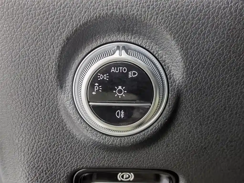 Mercedes-Benz C-Class 2023 — фото 21