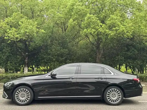 Mercedes-Benz E-Class 2023