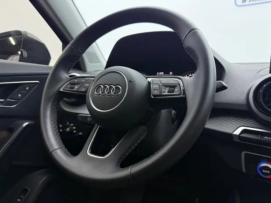 Audi Q2L 2023 — фото 14