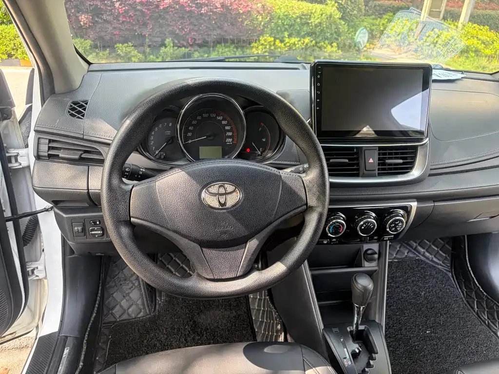 Toyota Yaris L 2020 — фото 5