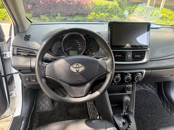 Toyota Yaris L 2020