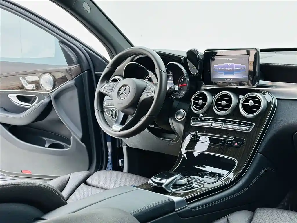 Mercedes-Benz GLC 2017 — фото 16