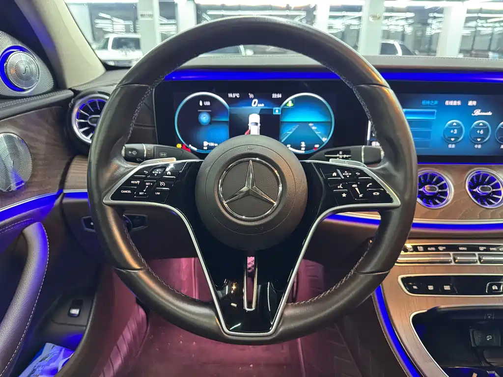 Mercedes-Benz E-Class 2021 — фото 13
