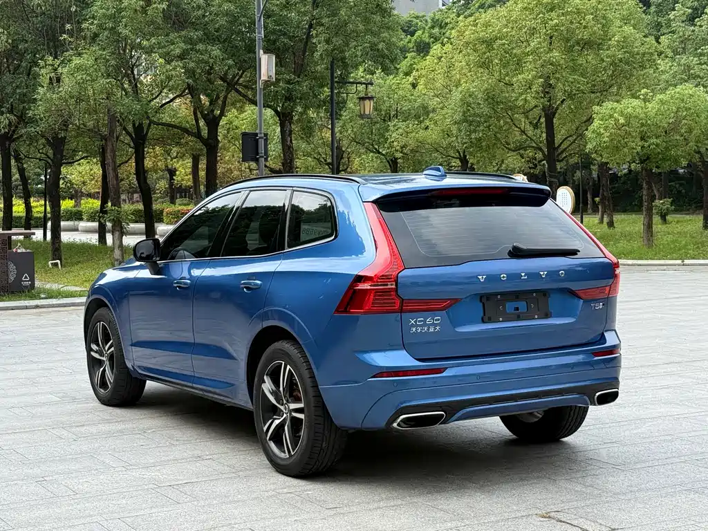 Volvo XC60 2019 — фото 7
