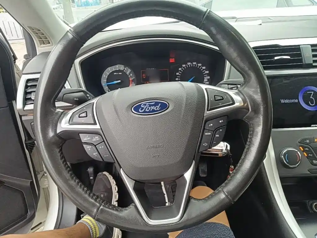 Ford Mondeo 2014 — фото 11