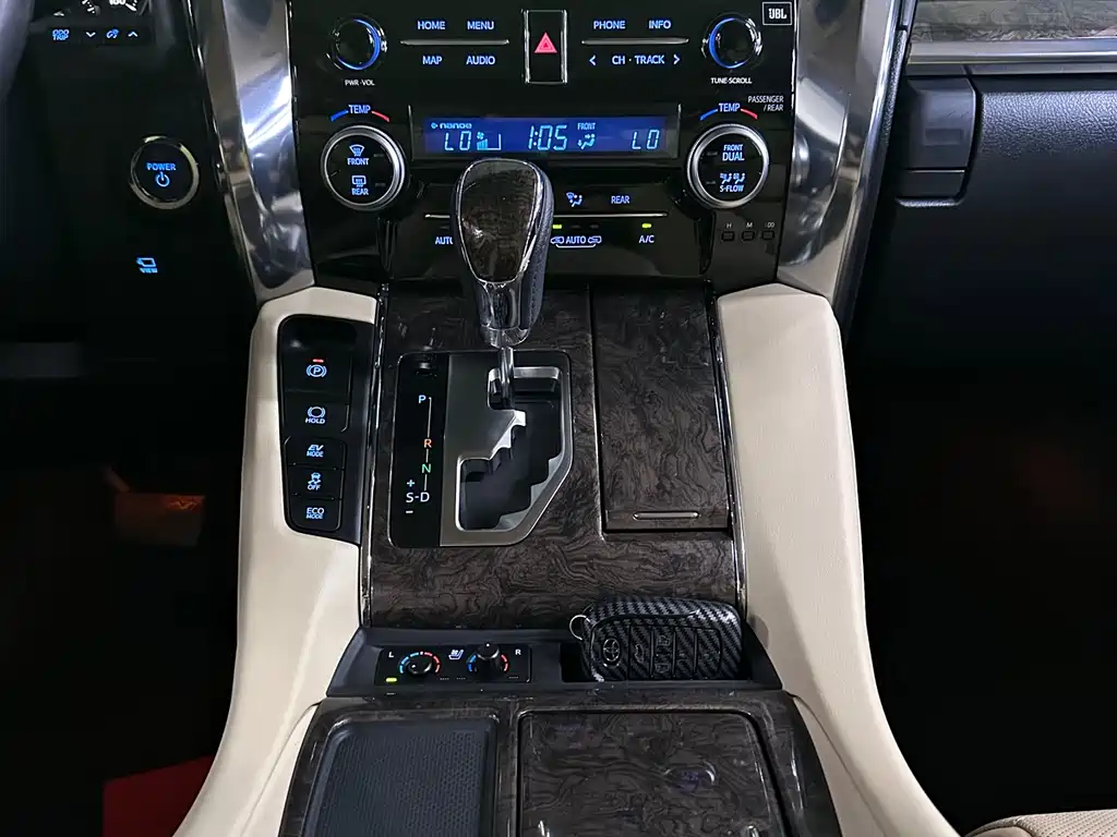 Toyota Vellfire 2021 — фото 13