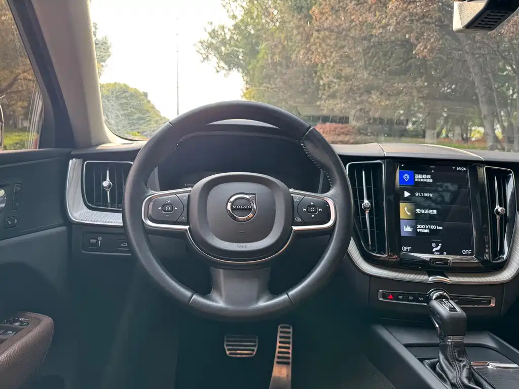 Volvo XC60 2019 — фото 13