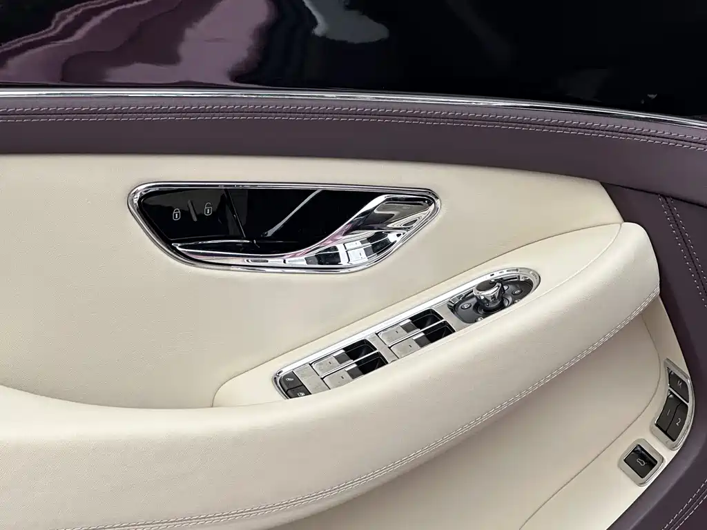 Bentley Continental 2022 — фото 24