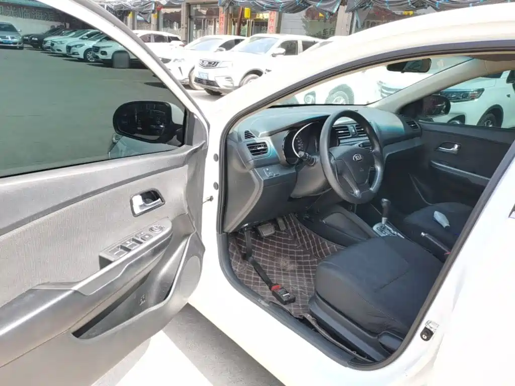 Kia K2 2015 — фото 16