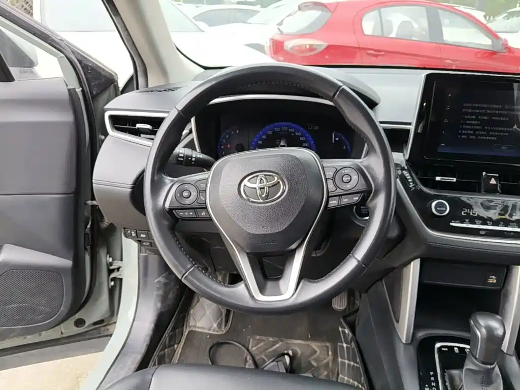 Toyota Corolla Cross 2022 — фото 11