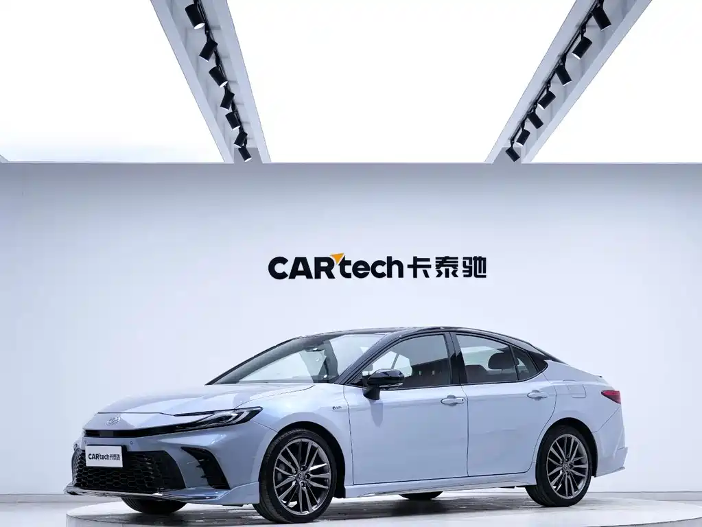Toyota Camry 2024 — фото 1