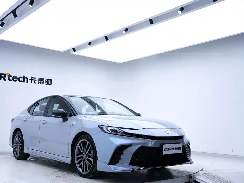 Toyota Camry 2024 — фото 8