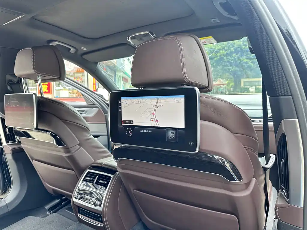 BMW 7 Series 2018 — фото 13