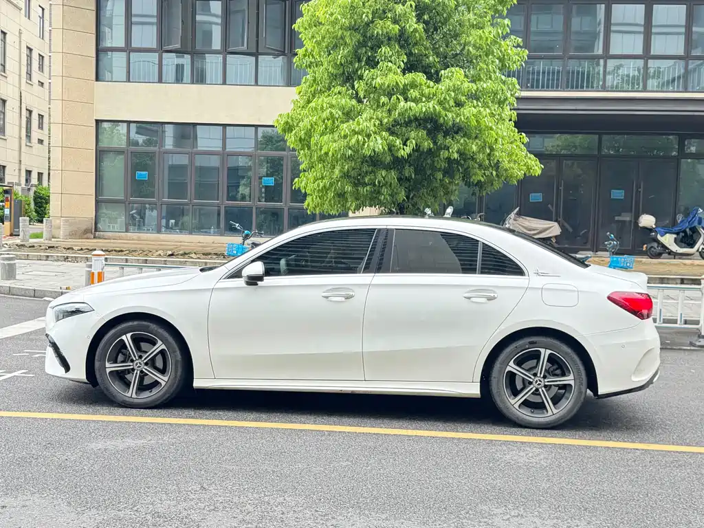 Mercedes-Benz A-Class 2024 — фото 13