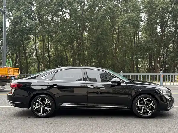 Volkswagen Passat 2024