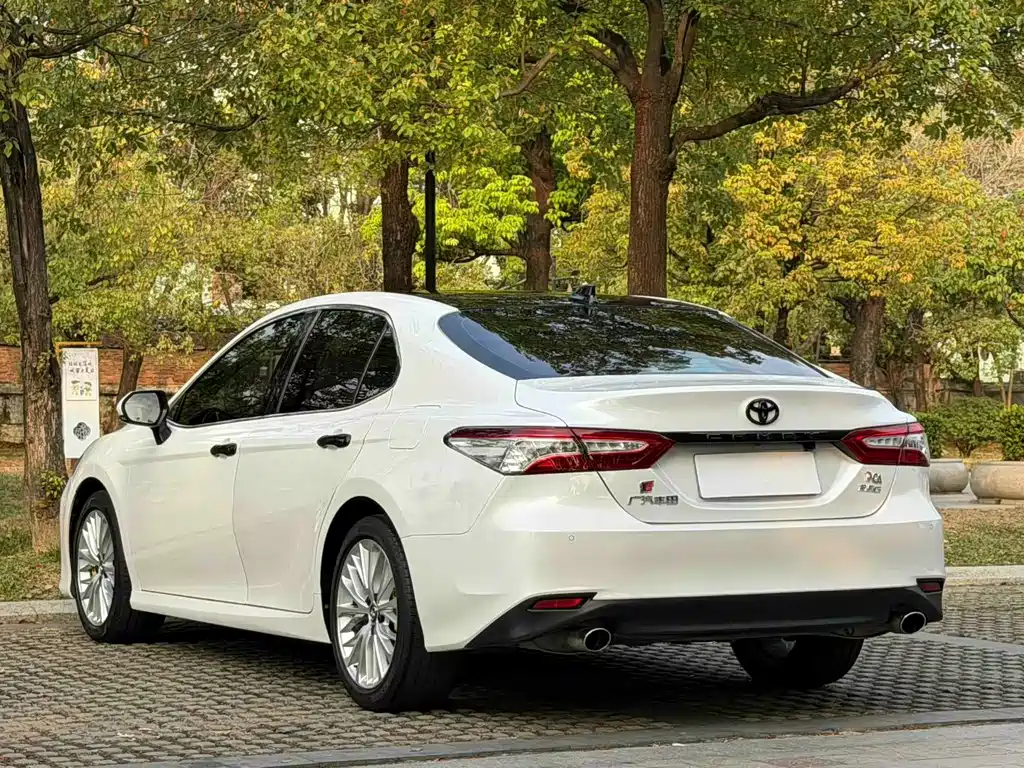 Toyota Camry 2019 — фото 8