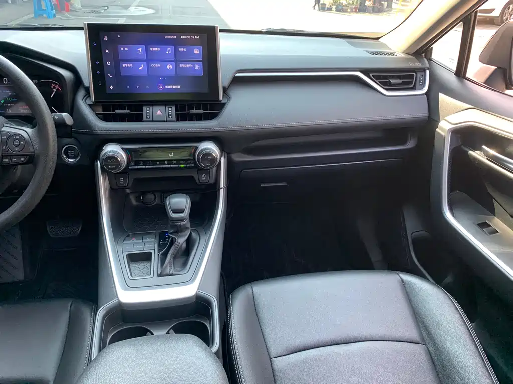 Toyota RAV4 2022 — фото 11