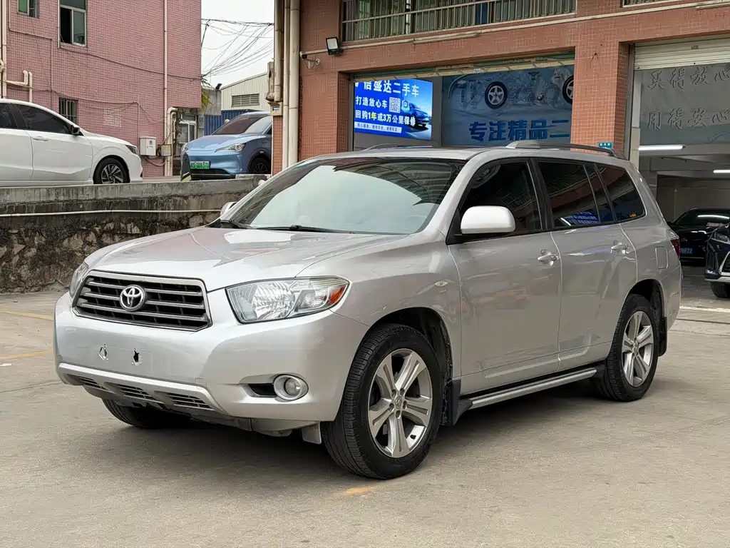 Toyota Highlander 2010 — фото 1