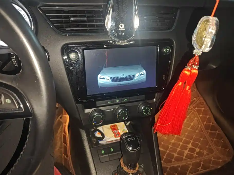 Skoda Octavia 2018 — фото 13