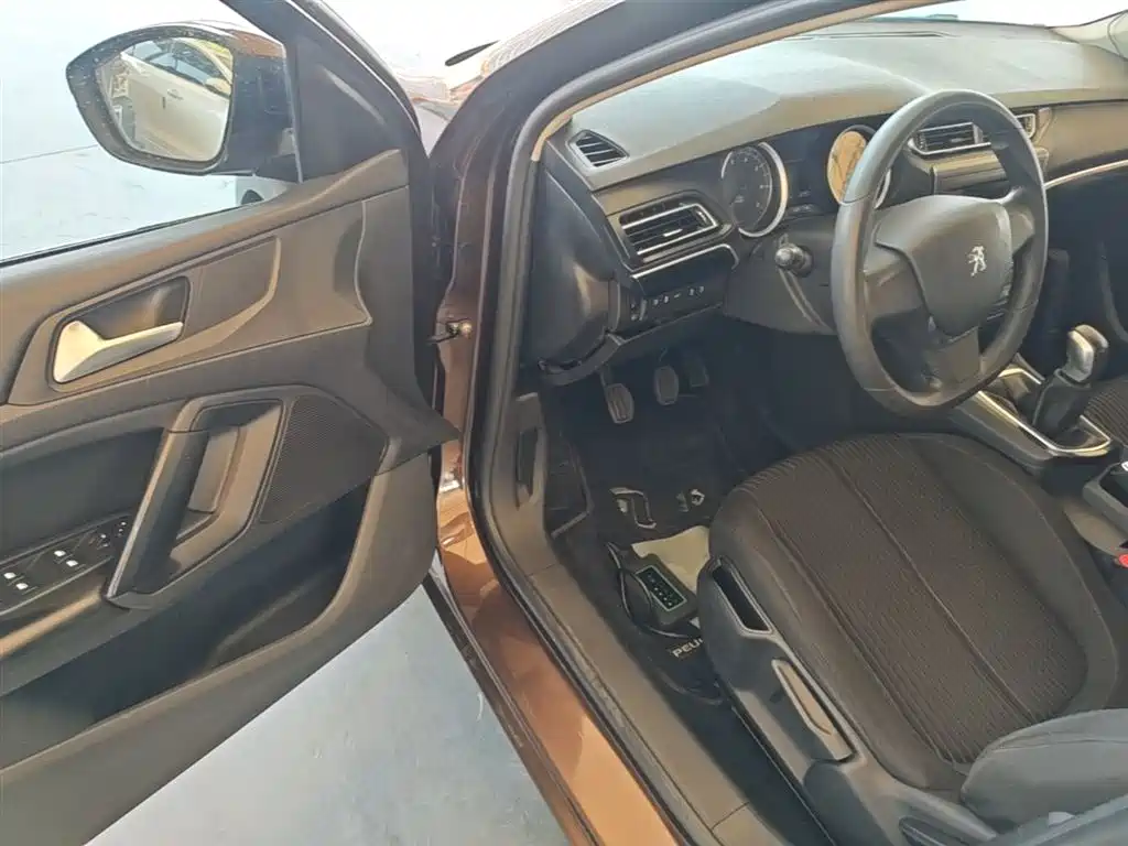 Peugeot 408 2015 — фото 16