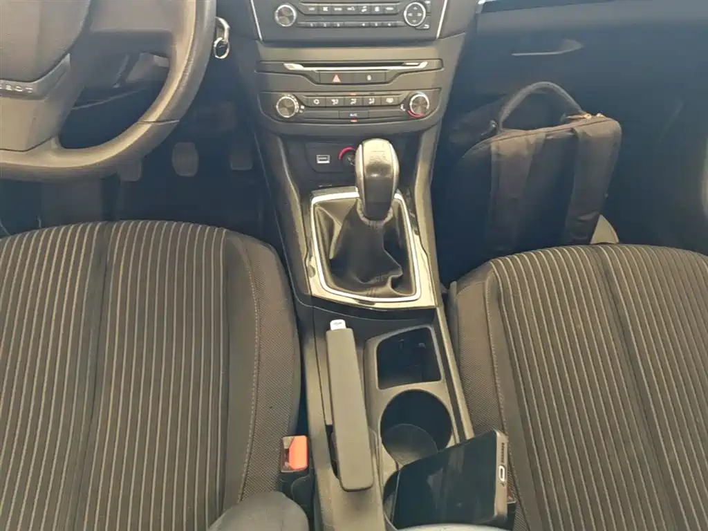 Peugeot 408 2015 — фото 14