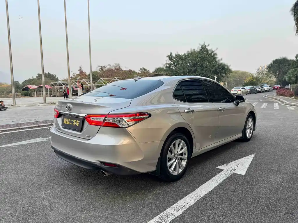 Toyota Camry 2023 — фото 16