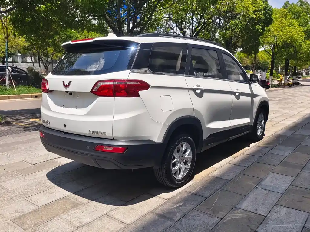 Wuling Hongguang S3 2018 — фото 9
