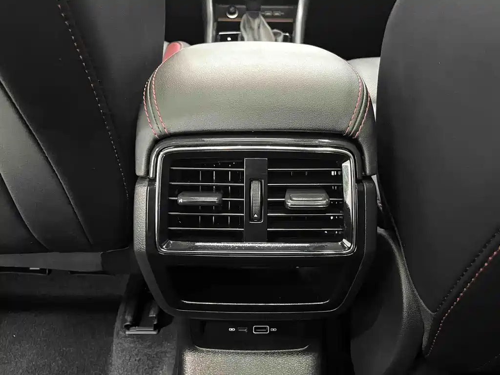 Skoda Karoq 2023 — фото 11