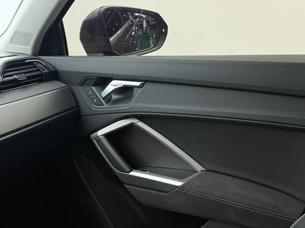 Audi Q3 2023 — фото 13