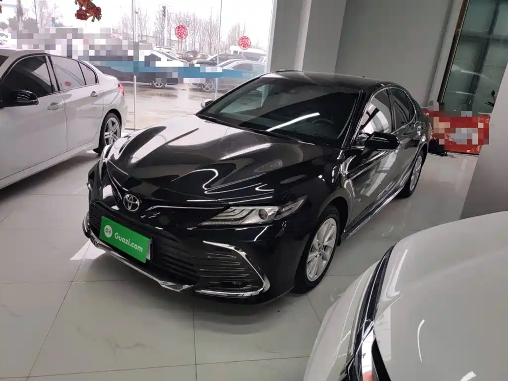 Toyota Camry 2023 — фото 2