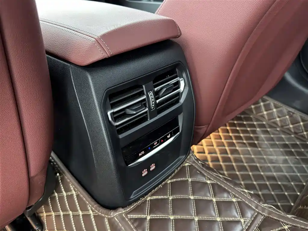 BMW 3 Series 2025 — фото 11
