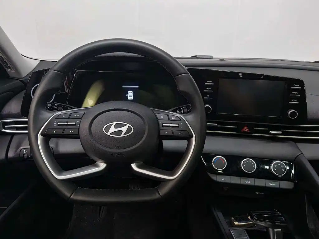 Hyundai Elantra 2024