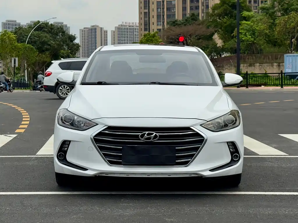 Hyundai Elantra 2018 — фото 2